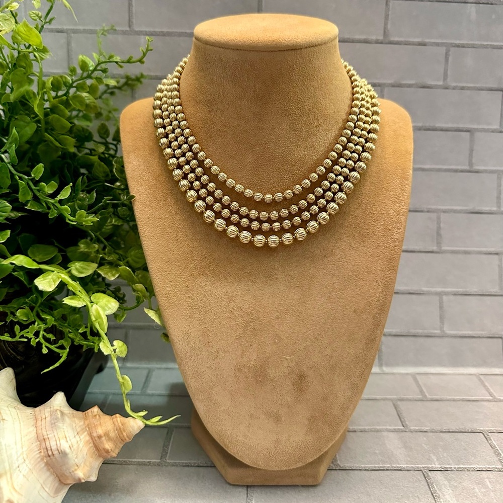 Vintage gold textured bead necklace - Picture 2 of 6